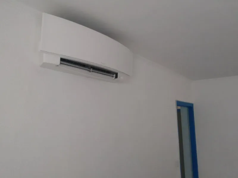 Installation climatisation réversible murale Daikin dans maison à La Valette dans le Var