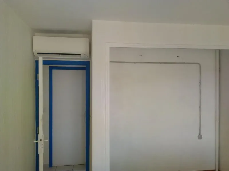 Installation climatisation réversible murale Daikin dans maison à La Valette dans le Var
